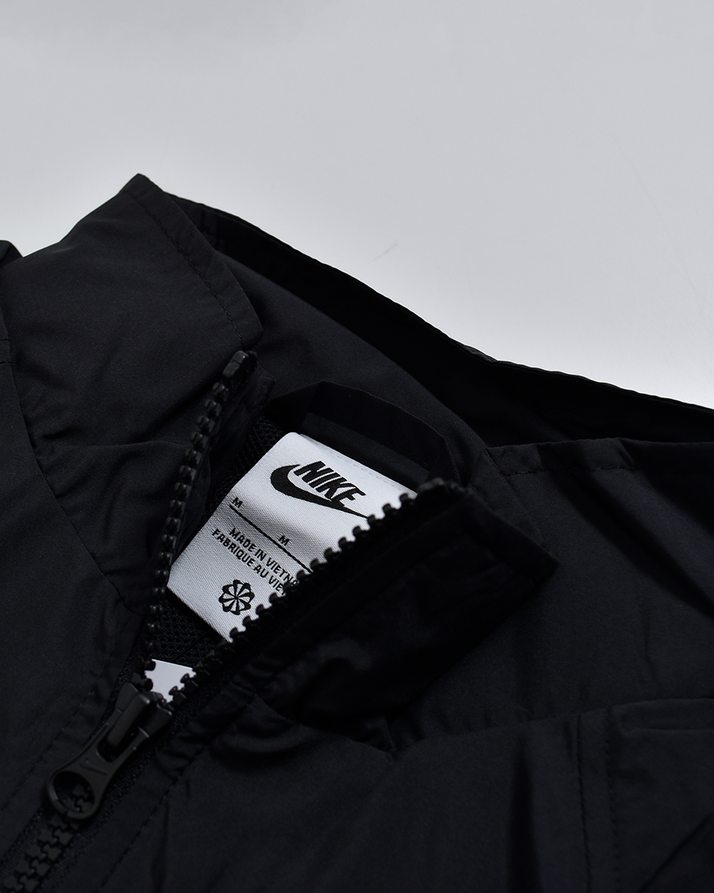 NIKEウィメンズ クラシック UV トラックジャケット io1474