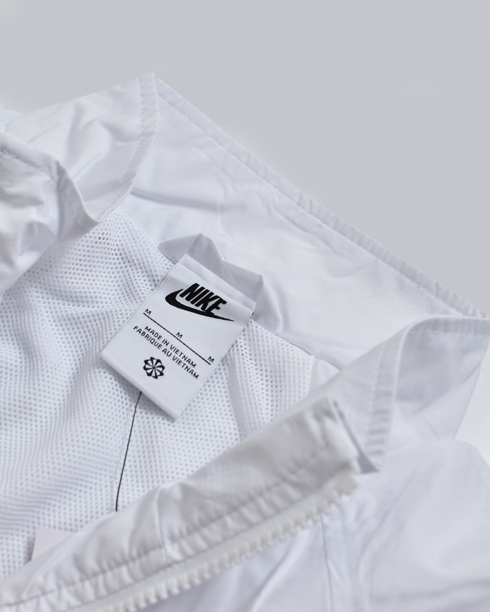 NIKEウィメンズ クラシック UV トラックジャケット io1474