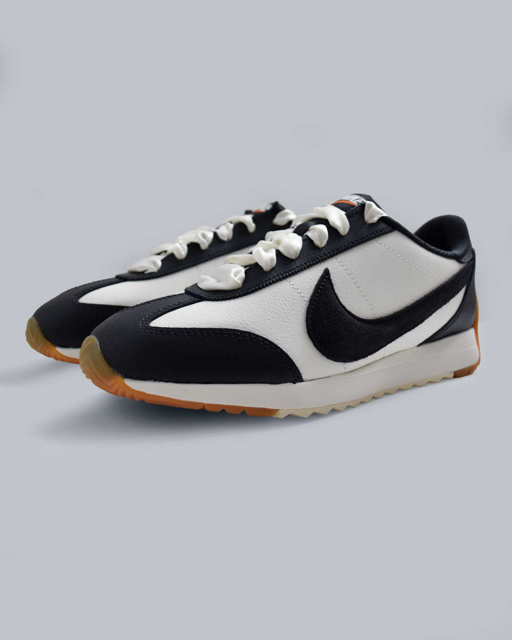 NIKEウィメンズ パシフィック レザー スニーカー iq2972