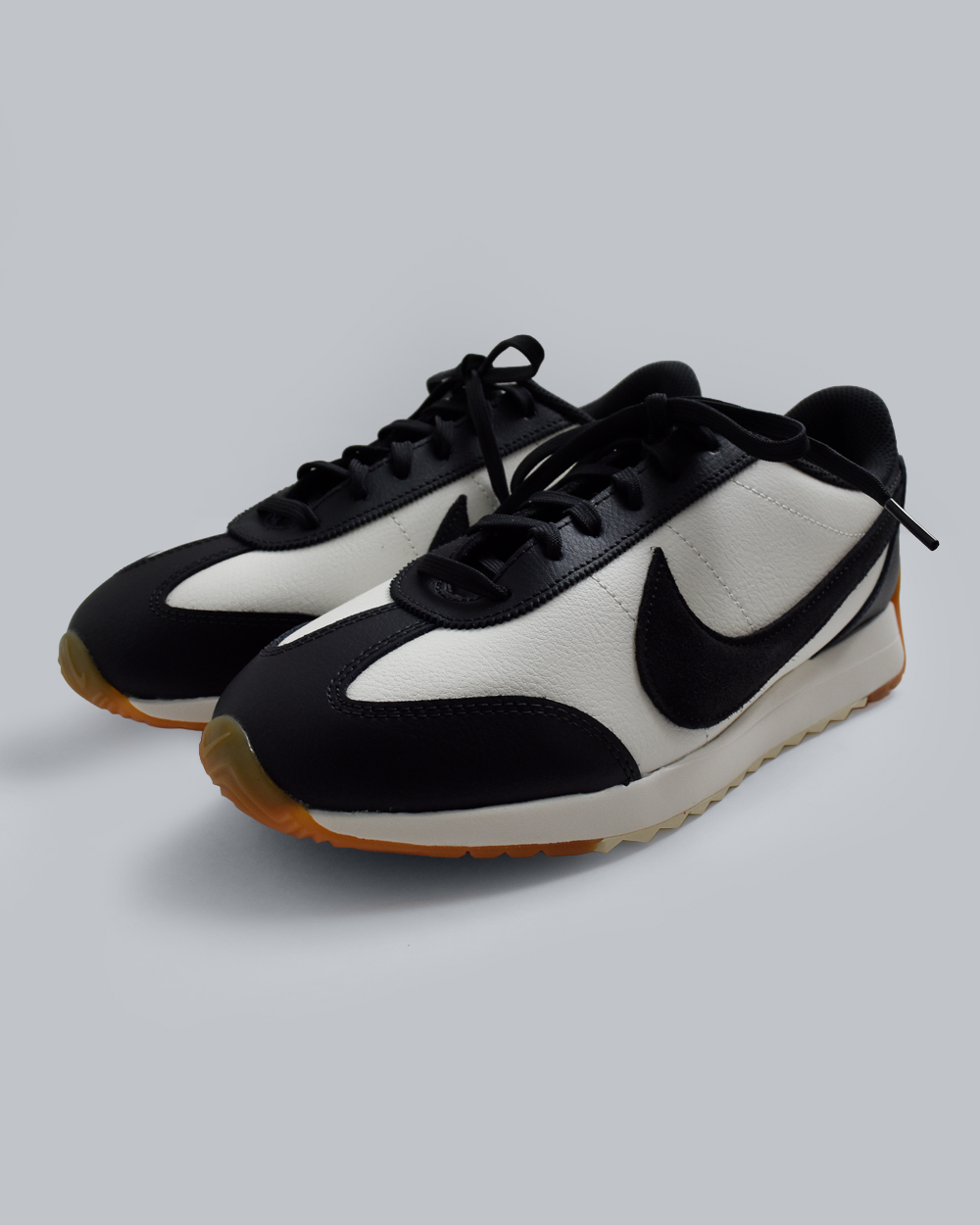 NIKEウィメンズ パシフィック レザー スニーカー iq2972