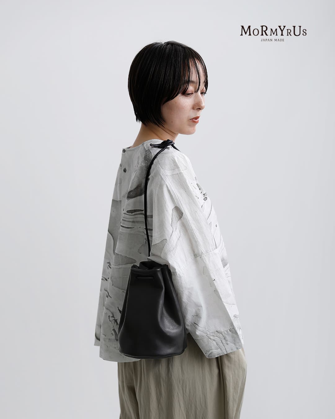 mormyrusレザー 巾着 ハンドバッグ m077