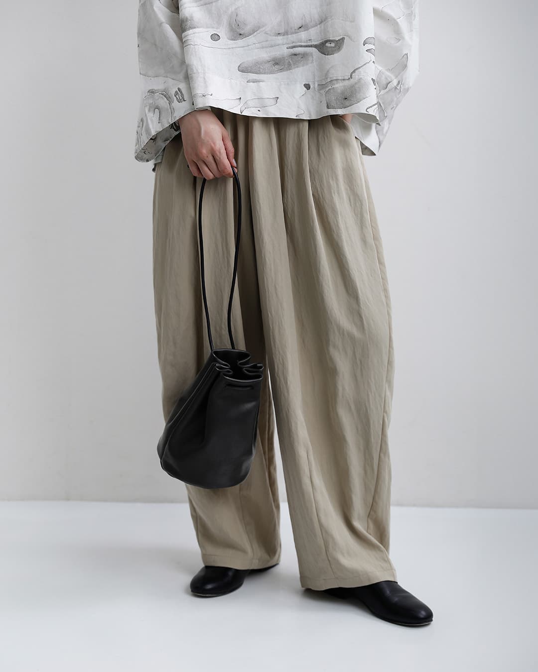 mormyrusレザー 巾着 ハンドバッグ m077