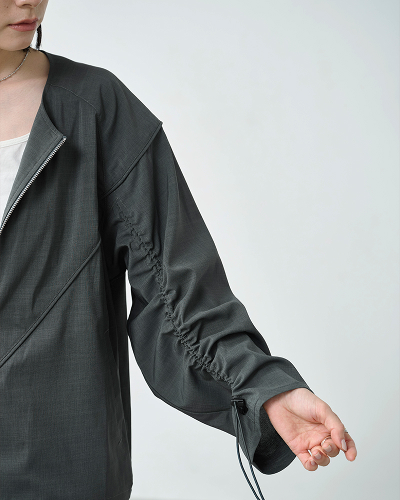 kha:ki(カーキ)ドライタッチシャンブレーノーカラーブルゾン“DRAWSTRINGSJACKET”mil26hjk3247