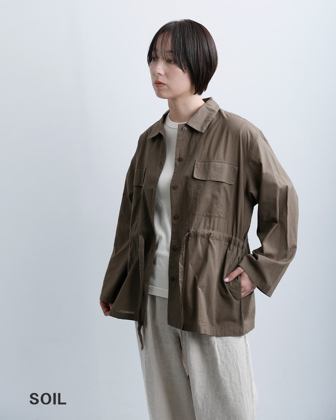 SOILコットンキャンブリック プレーン レギュラーカラー フラップポケット シャツ nsl26001