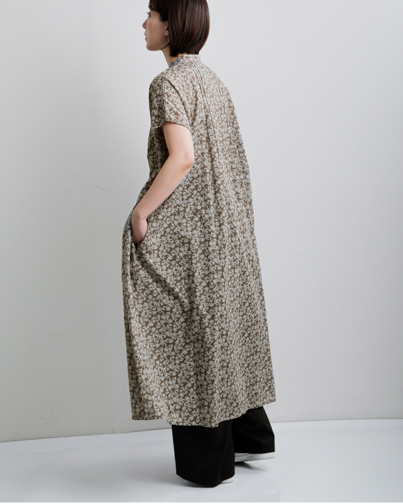 SOIL(ソイル)コットンボイルツートーンフラワープリントバンドカラーフレンチスリーブピンタックドレスnsl26073