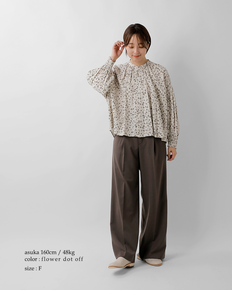 PARIS DE AOUNE(パリドゥアオウネ)フラワープリントバンドカラーシャーリングブラウスpa260bl029