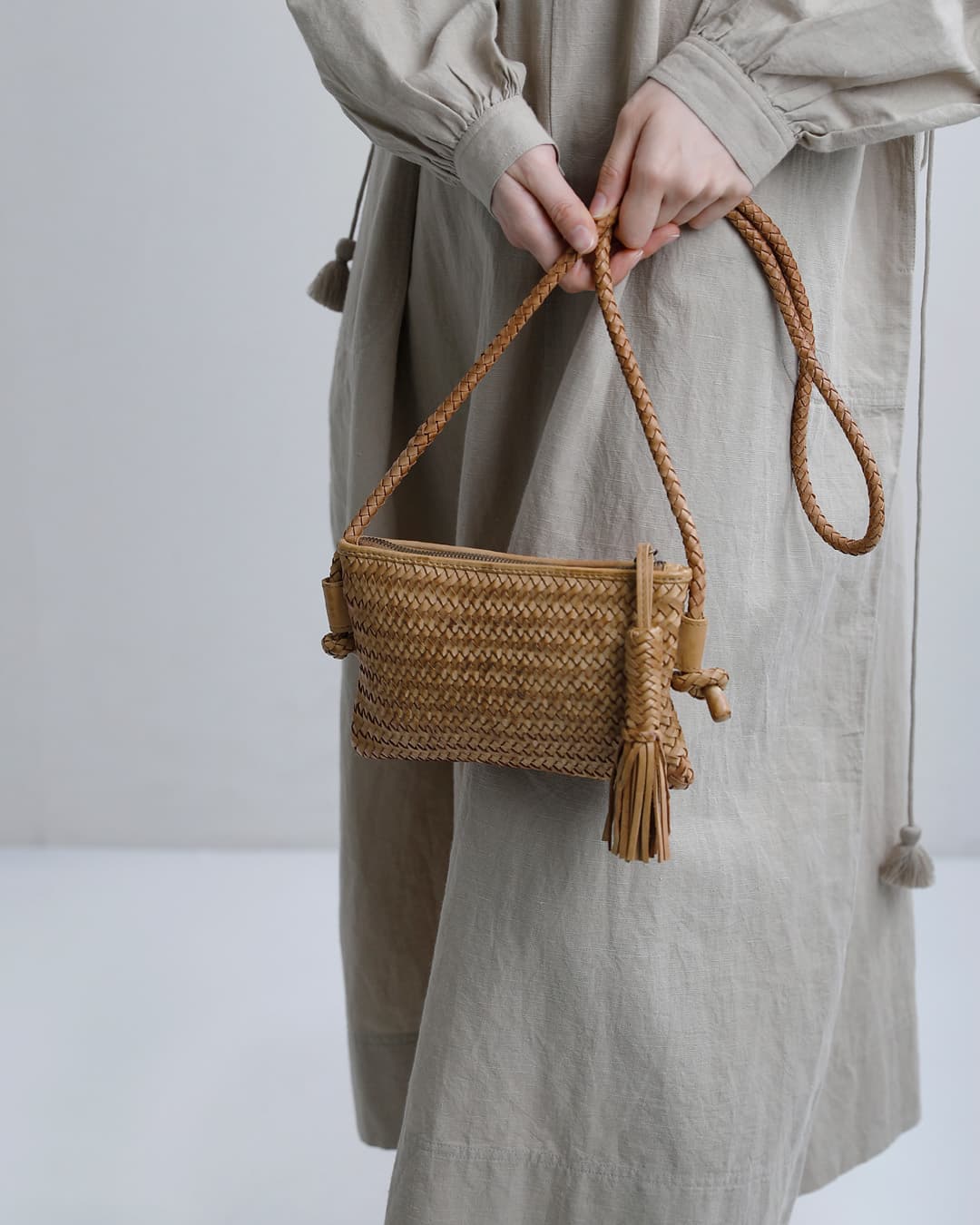 BIBA(ビバ)ウォッシュド カウレザー ハンドブレイド ミニクロスバッグ “PERKINS” per15l