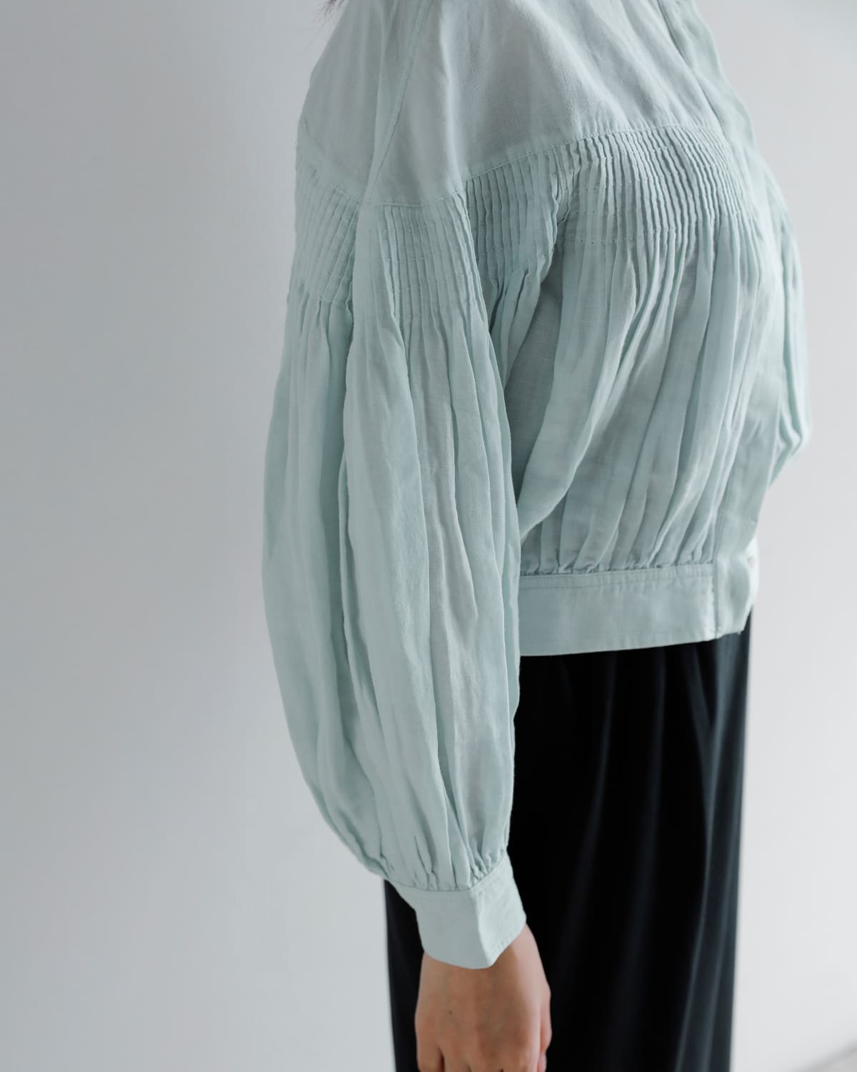 Pheeta(フィータ)コットンリネンバンドカラーピンタックブラウス “Stella” ph015c-25