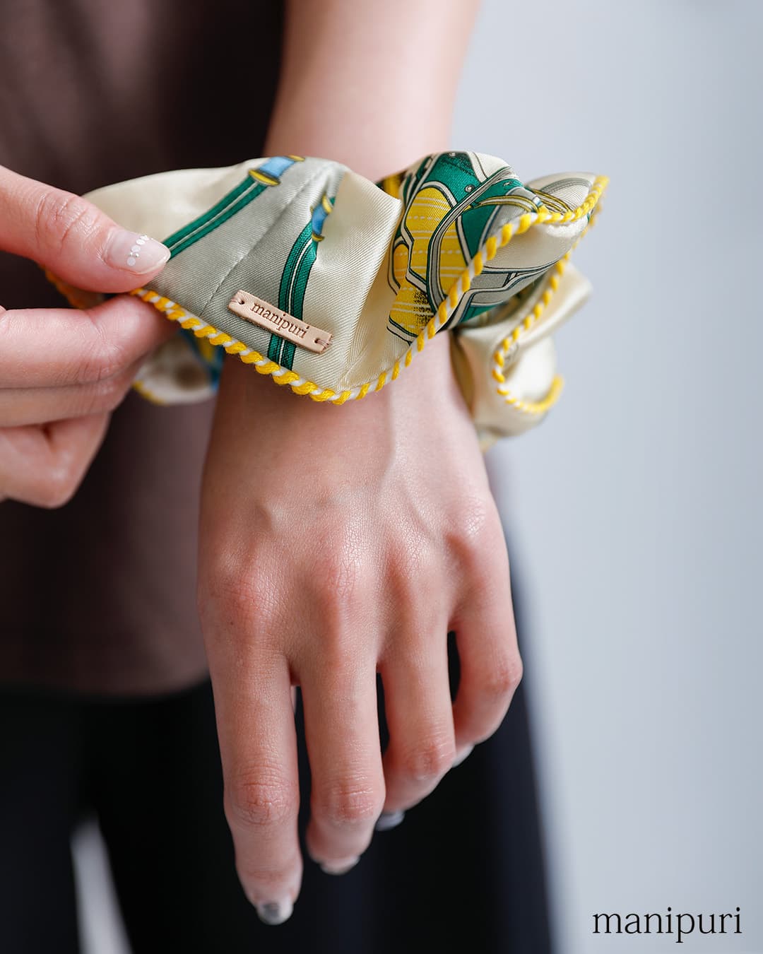 manipuriシルク プリント パイピング シュシュ piping-scrunchie