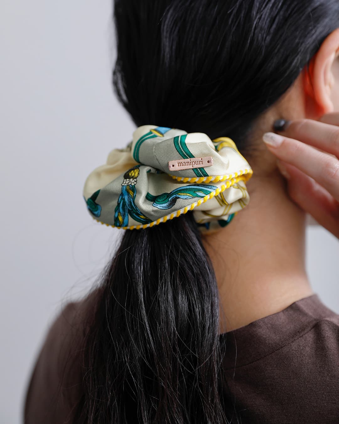 manipuriシルク プリント パイピング シュシュ piping-scrunchie