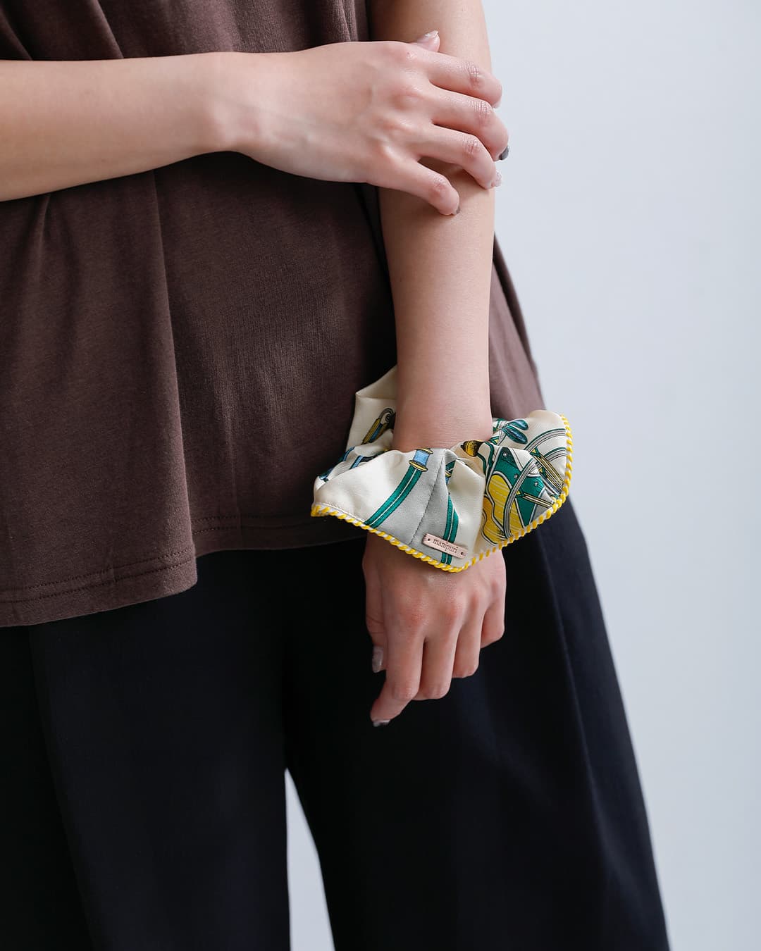 manipuriシルク プリント パイピング シュシュ piping-scrunchie