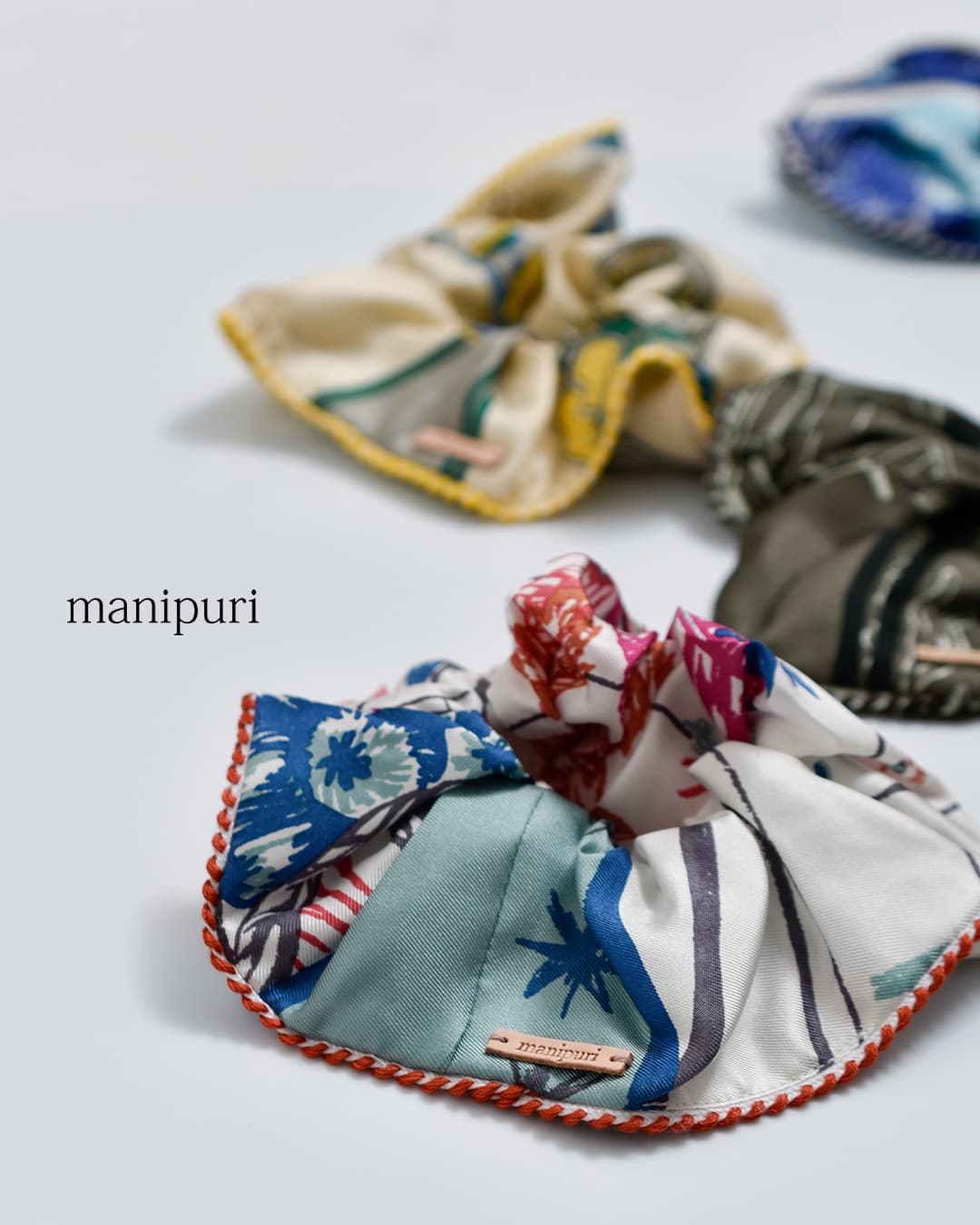 manipuriシルク プリント パイピング シュシュ piping-scrunchie