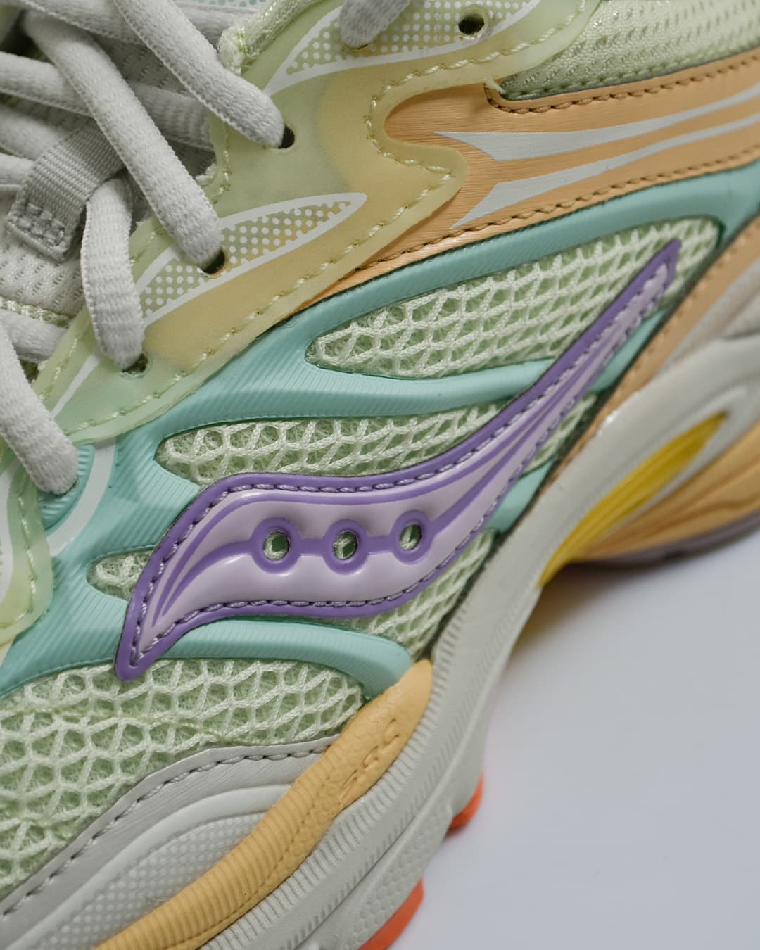 sauconyリフレクションズ スニーカー progrid-omni9