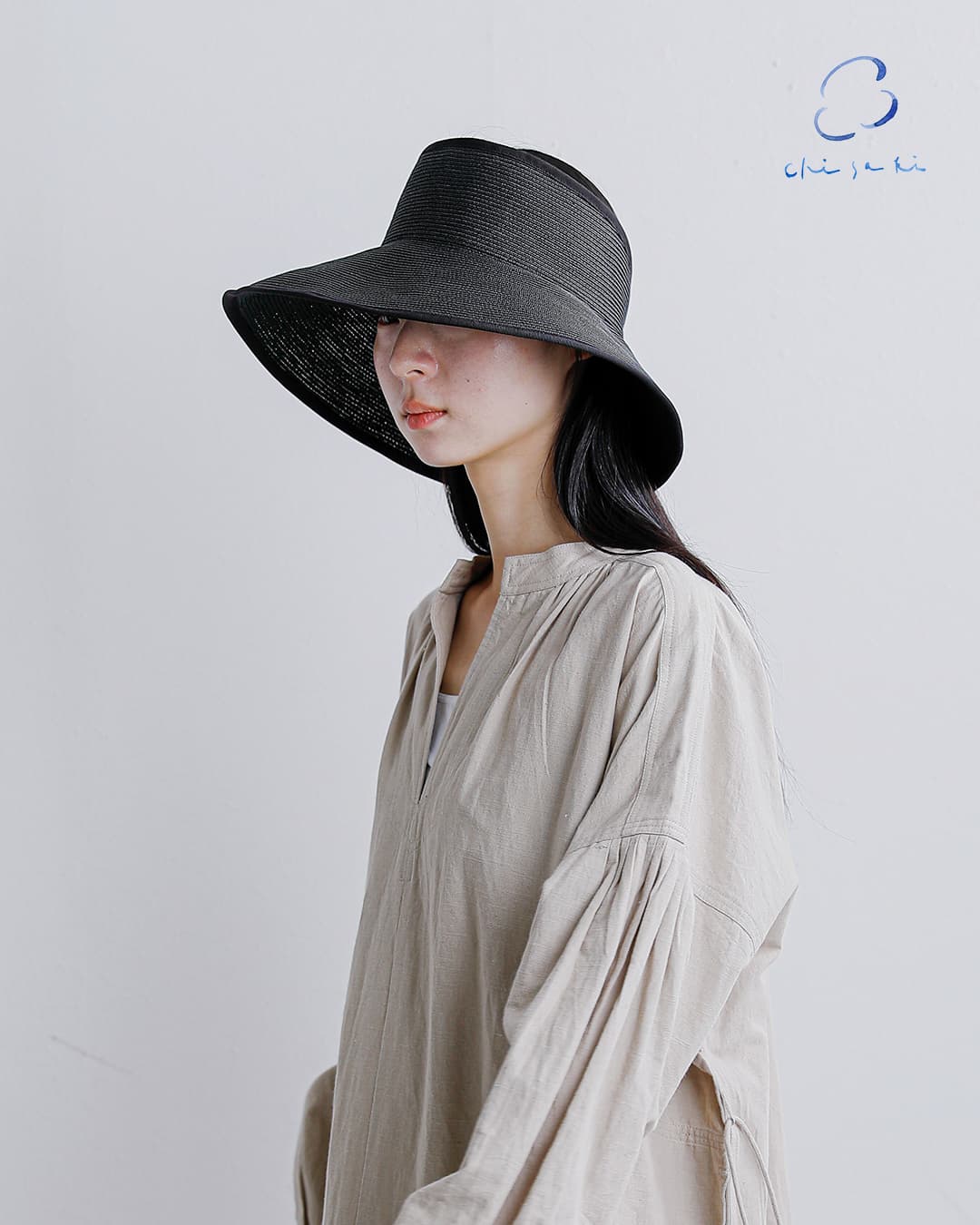 chisakiペーパー リボン サンバイザー “Roman” roman