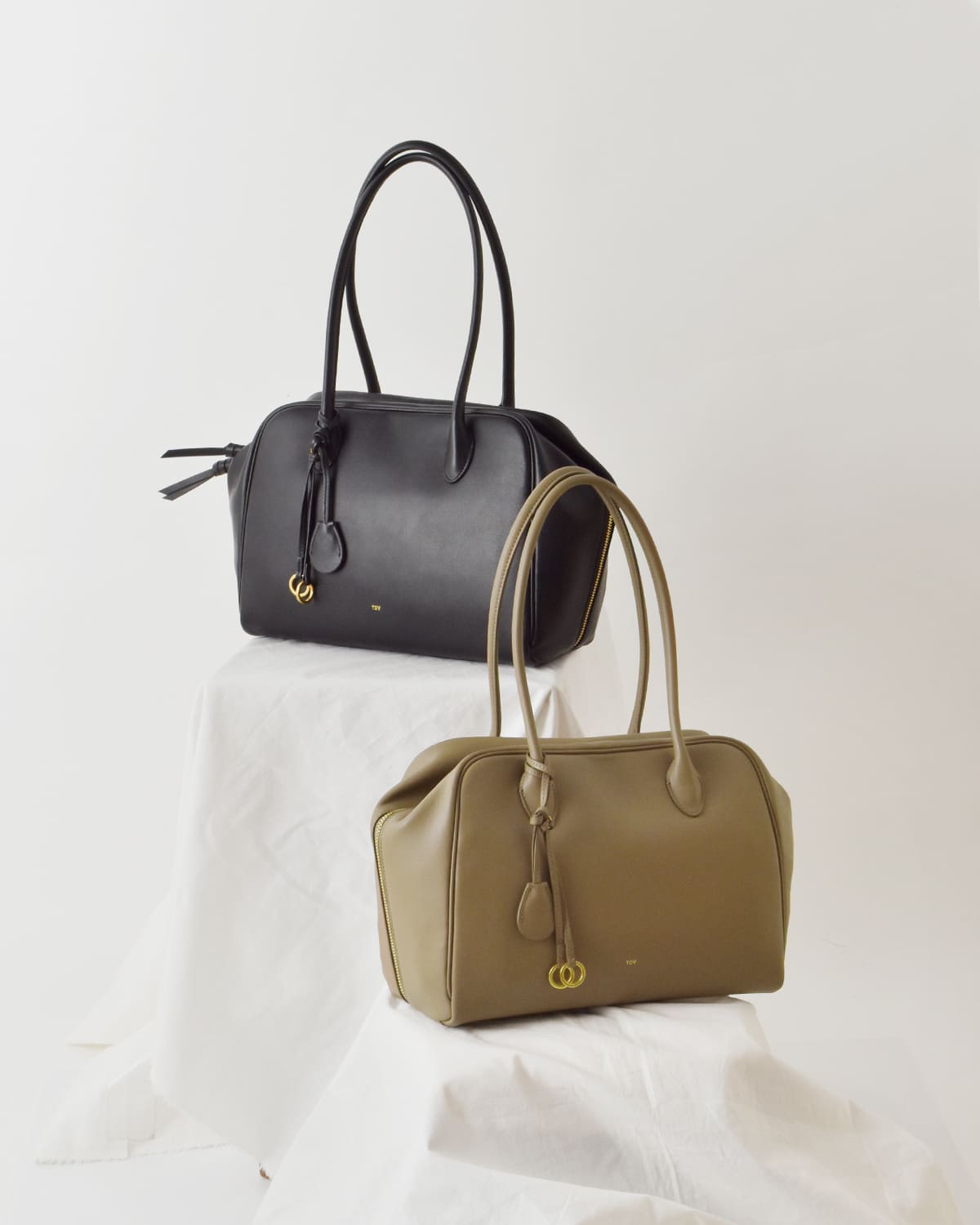 TOV(トーヴ)ムーカウレザーボストンバッグMOUM t26s07b581