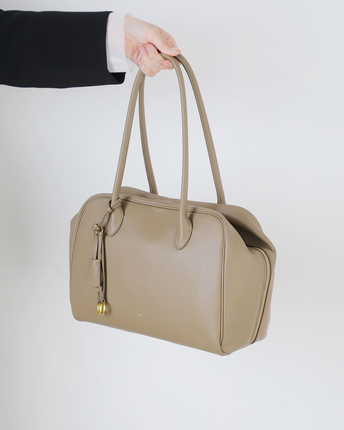 TOV(トーヴ)ムーカウレザーボストンバッグMOUM t26s07b581