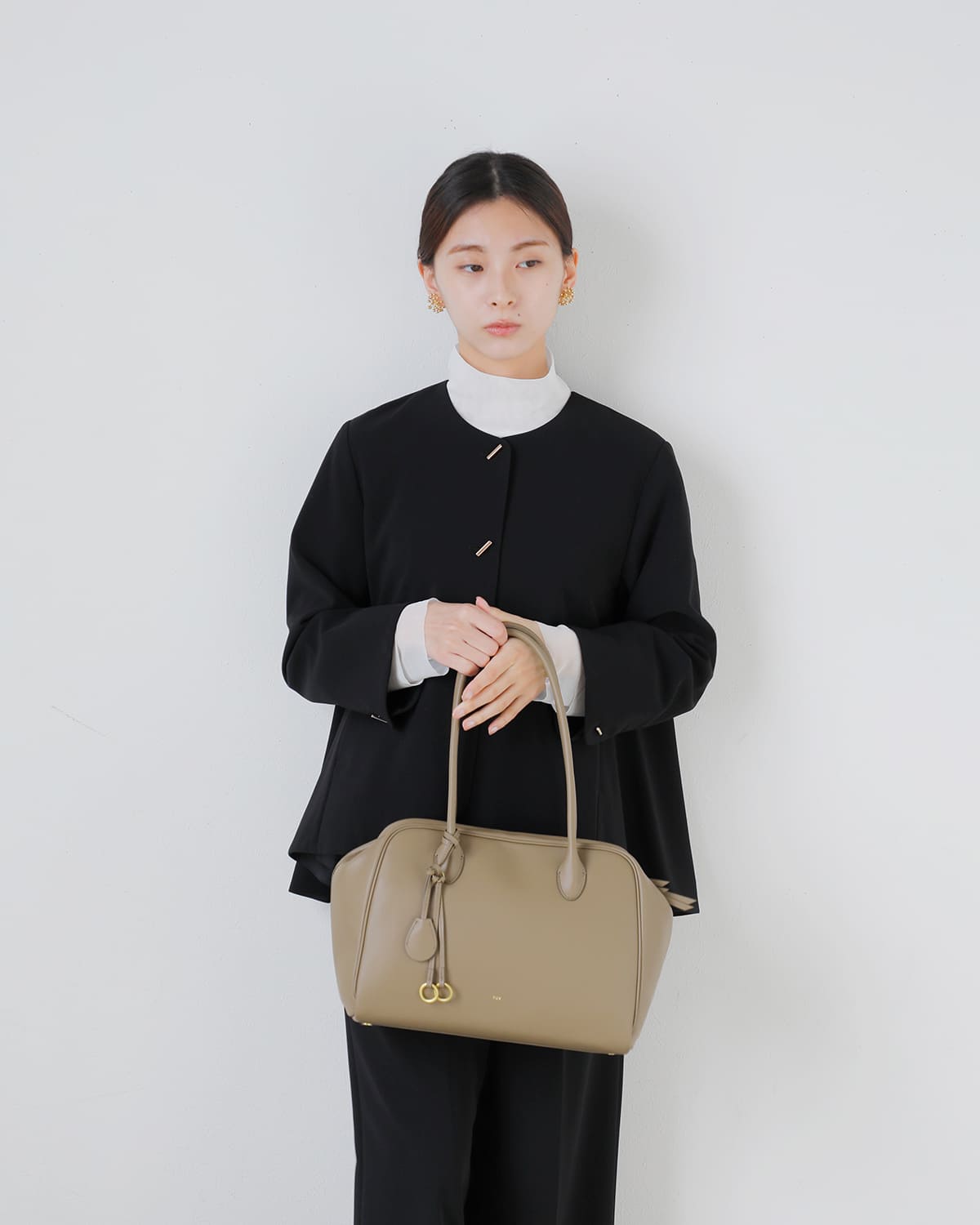 TOV(トーヴ)ムーカウレザーボストンバッグMOUM t26s07b581