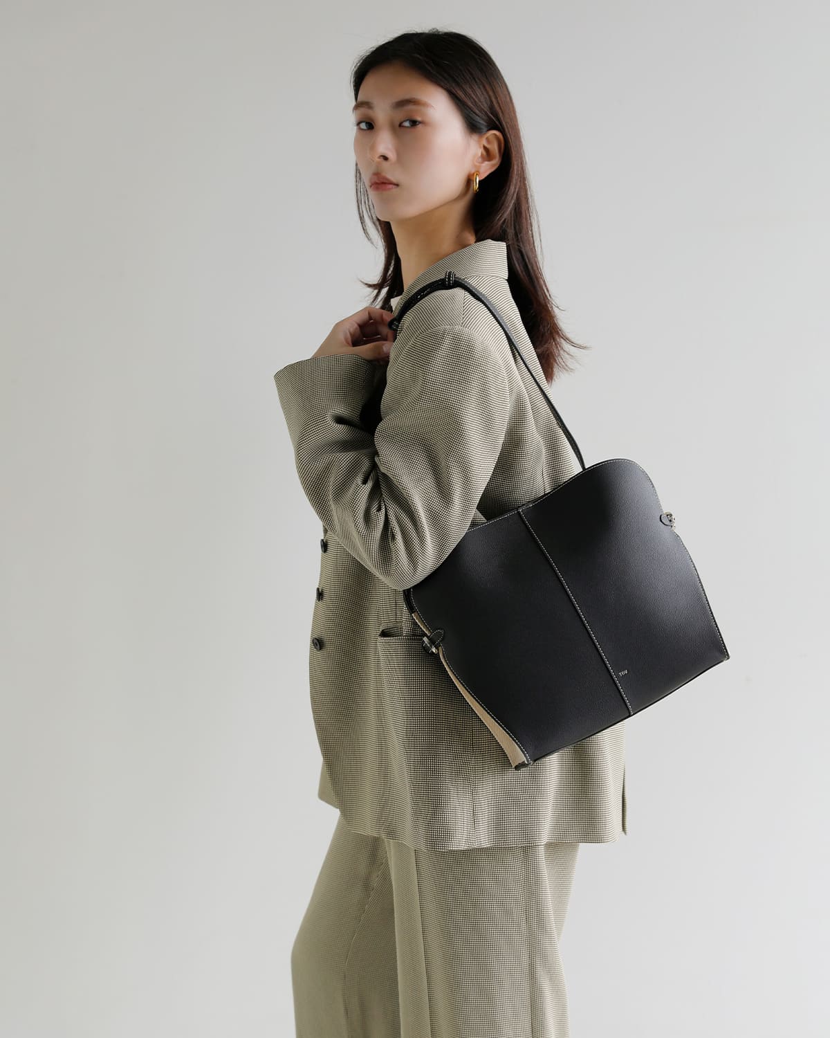 TOV(トーヴ)リアンカウレザー シュリンクファブリックコンビワンハンドルバッグ RIEN FABRIC COMBINATION S t26s07b593