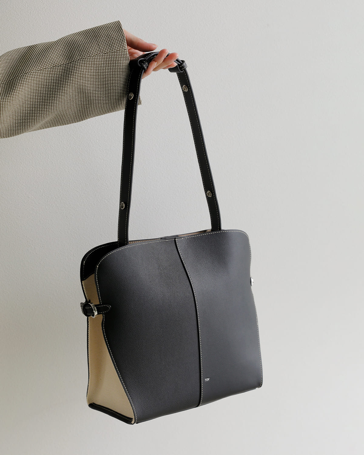 TOV(トーヴ)リアンカウレザー シュリンクファブリックコンビワンハンドルバッグ RIEN FABRIC COMBINATION S t26s07b593