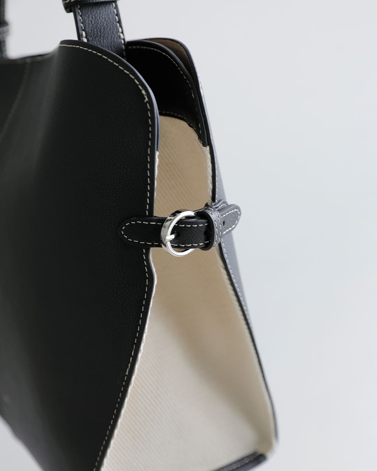 TOV(トーヴ)リアンカウレザー シュリンクファブリックコンビワンハンドルバッグ RIEN FABRIC COMBINATION S t26s07b593