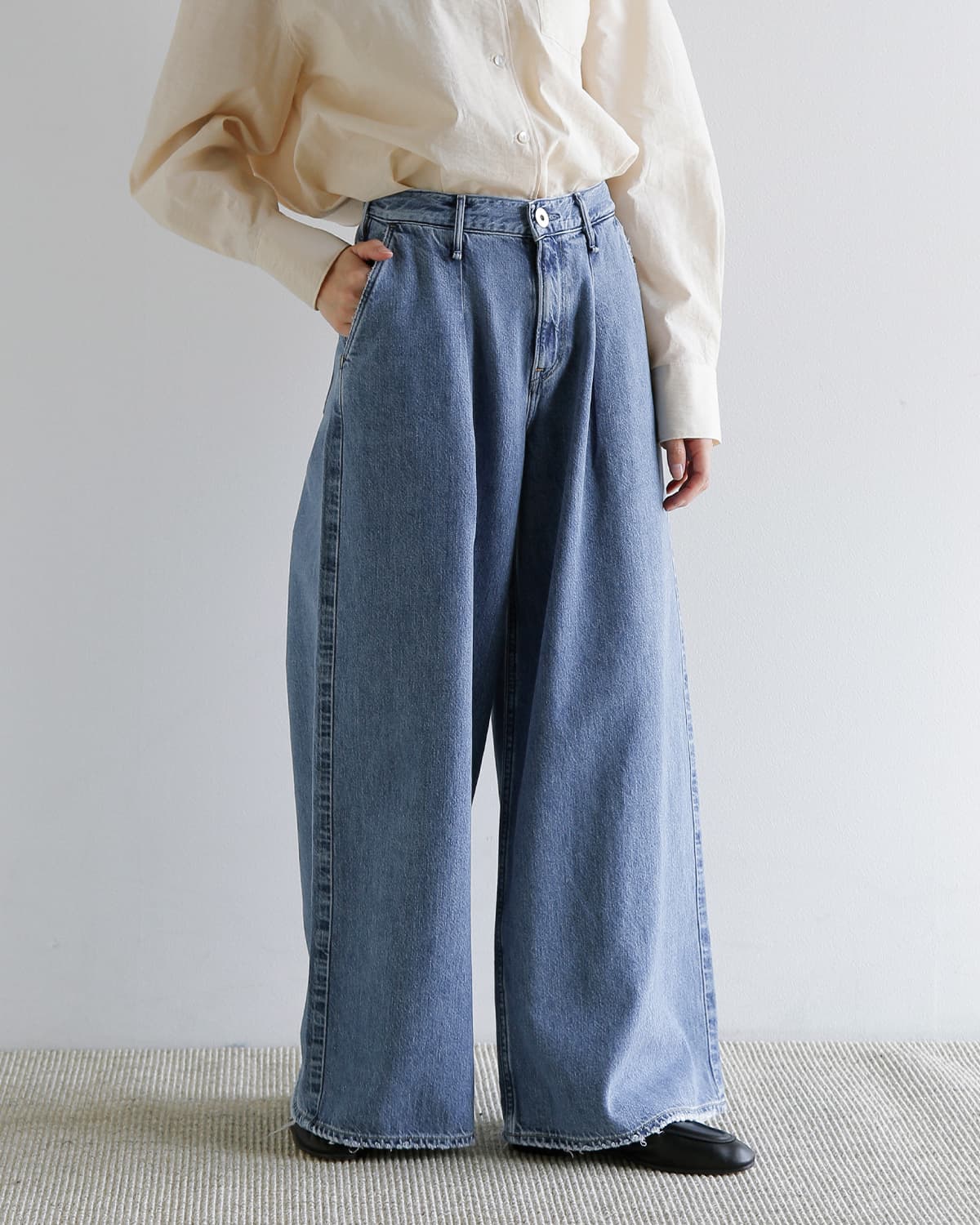 upper hights(アッパーハイツ)ミドルライズワイドバギー パンツ  “THE BLAIR” the-blair