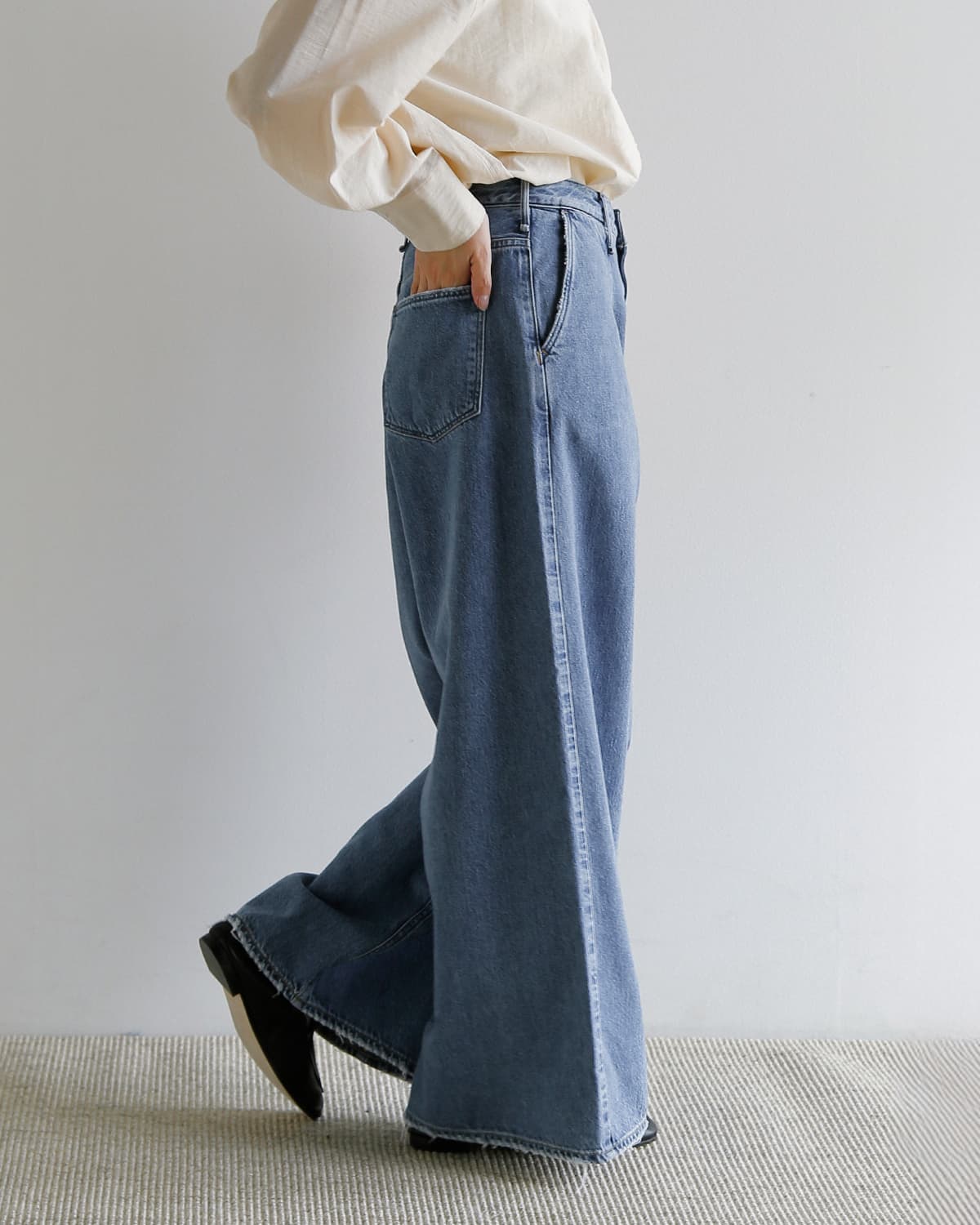 upper hights(アッパーハイツ)ミドルライズワイドバギー パンツ  “THE BLAIR” the-blair