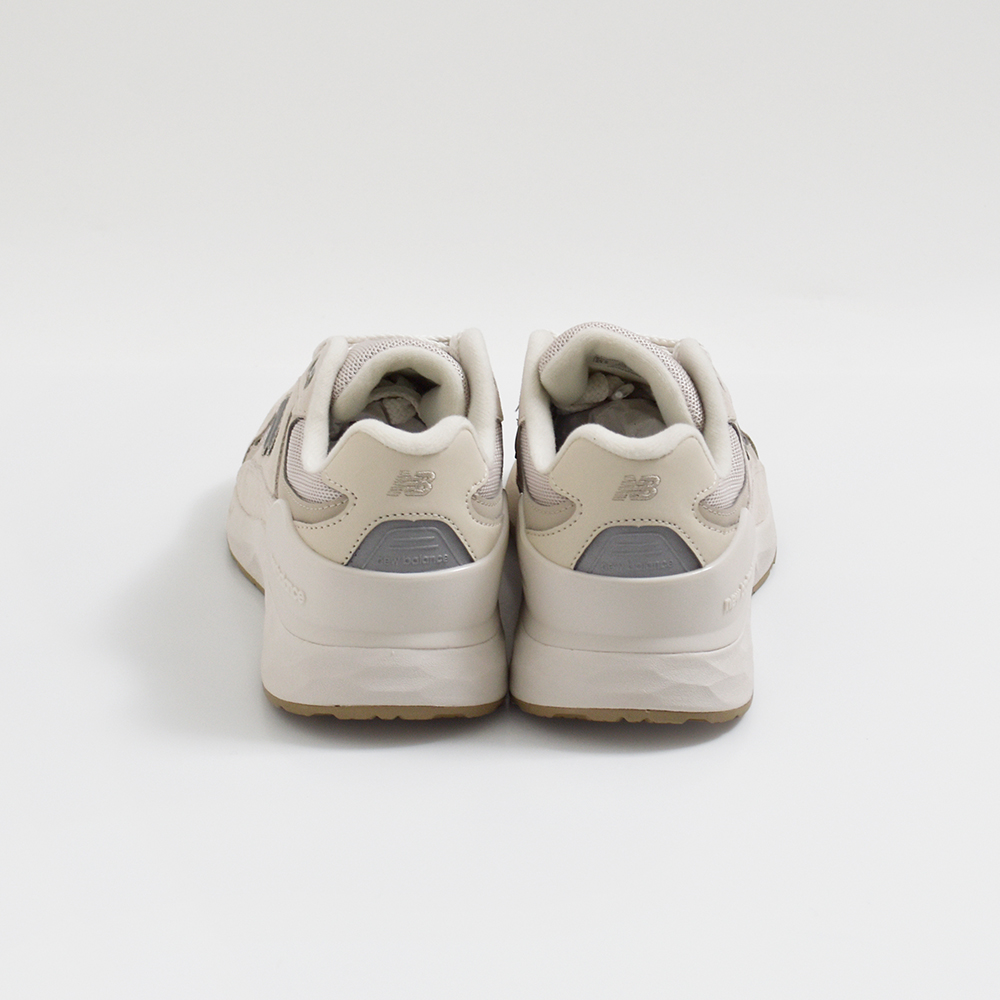 new balance(ニューバランス)スエードメッシュアッパースニーカーu188w