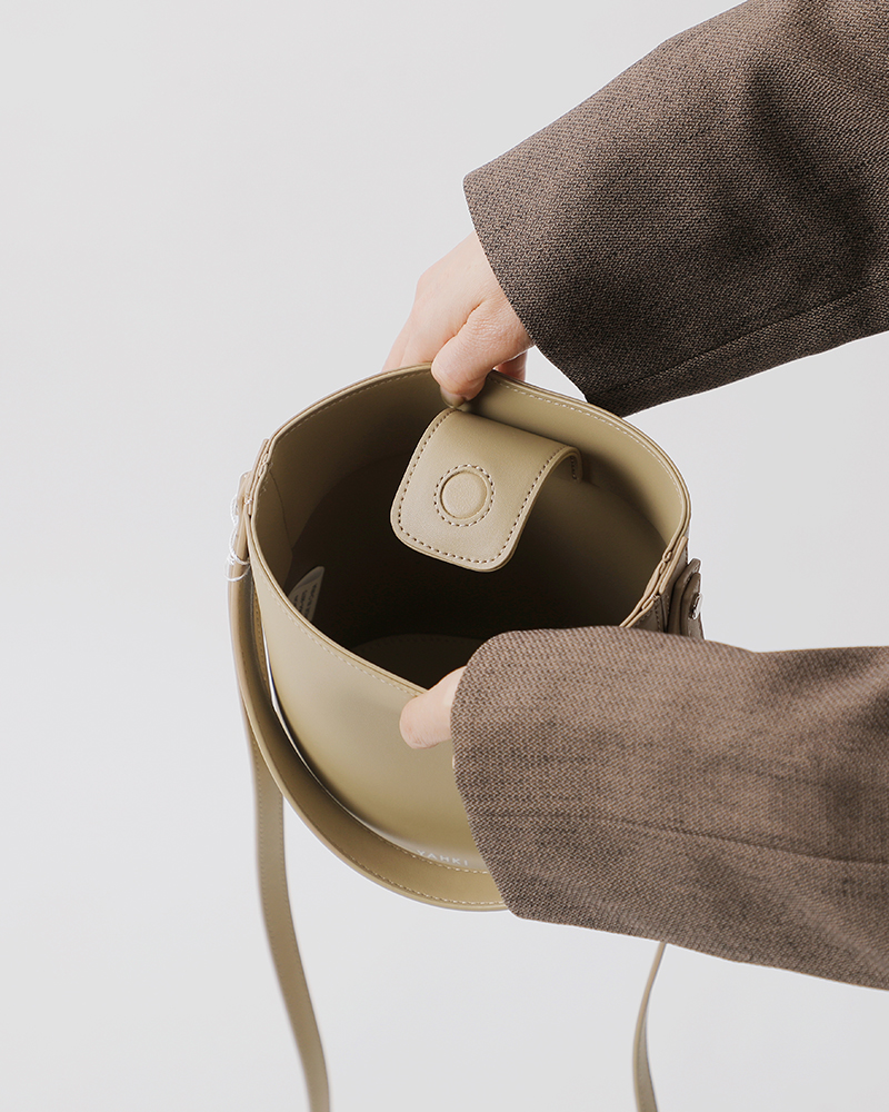 YAHKI(ヤーキ)フェイクレザークロスボディバッグyh-770